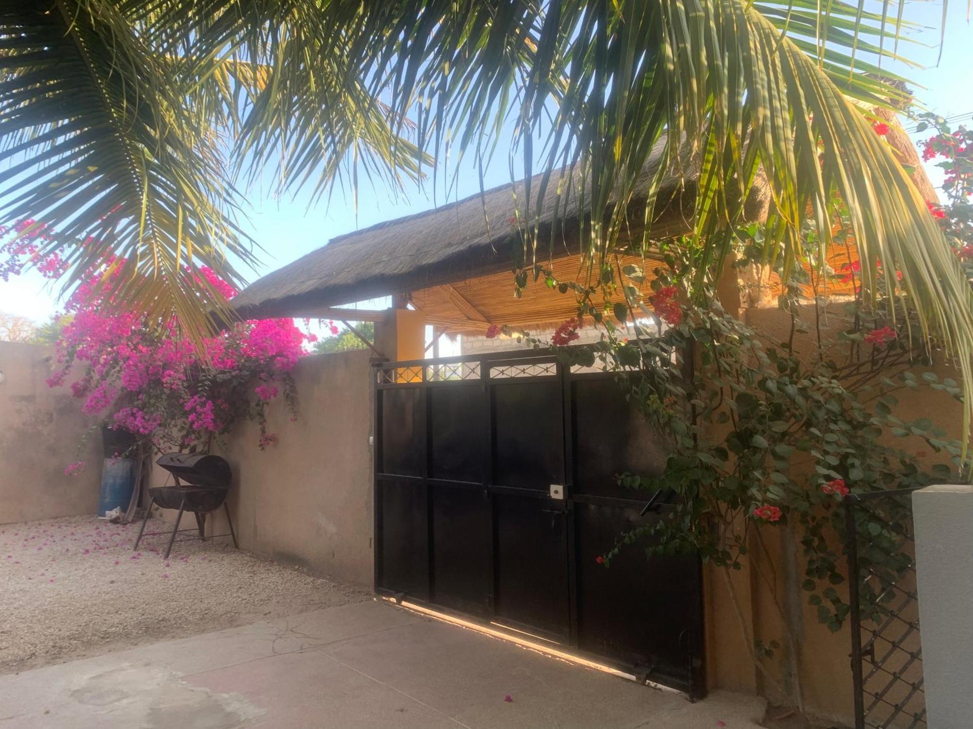 Auberge Keur Ely Ouoran Luaran gambar